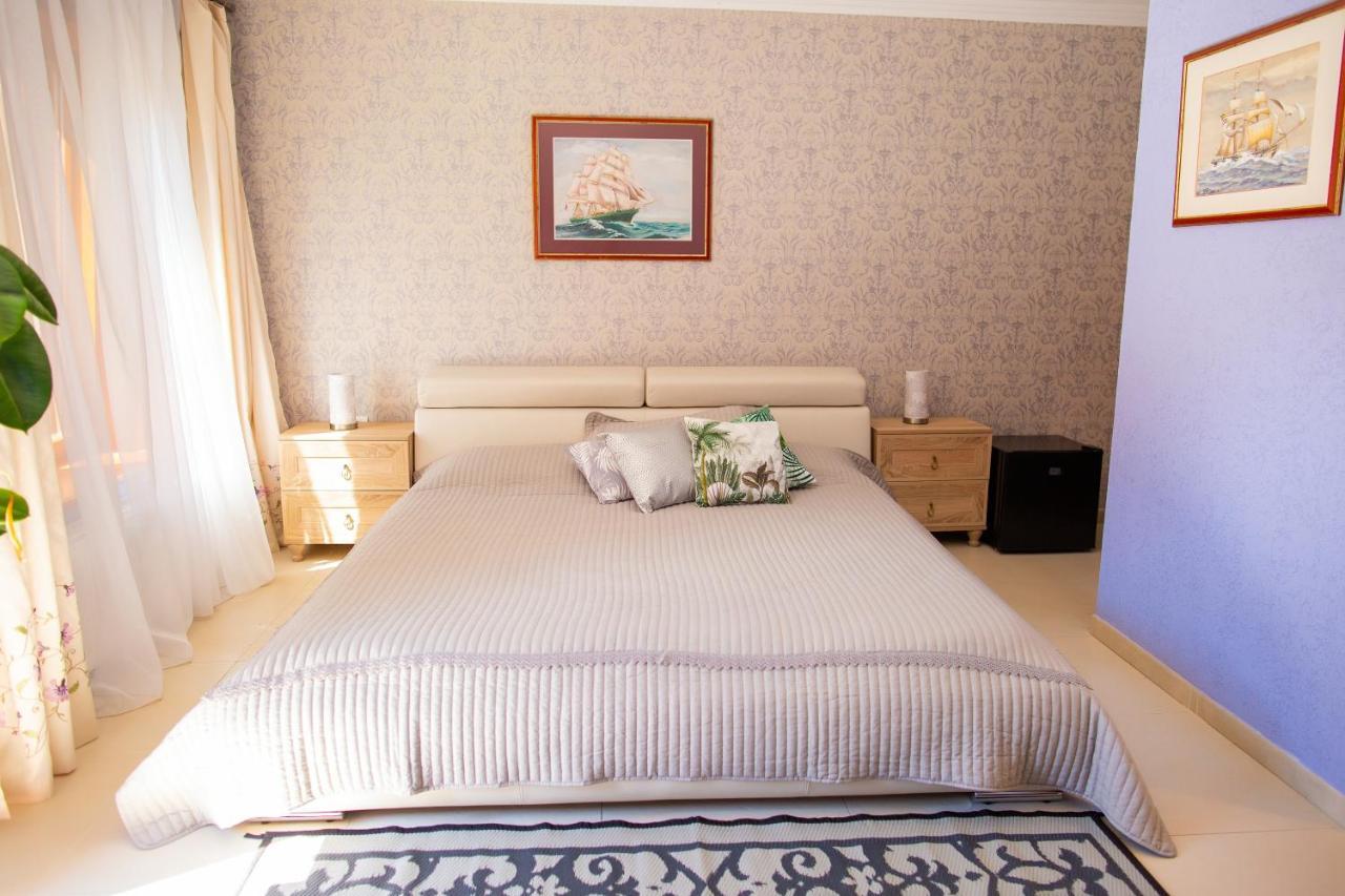 Aparthotel La Conac Arad Esterno foto