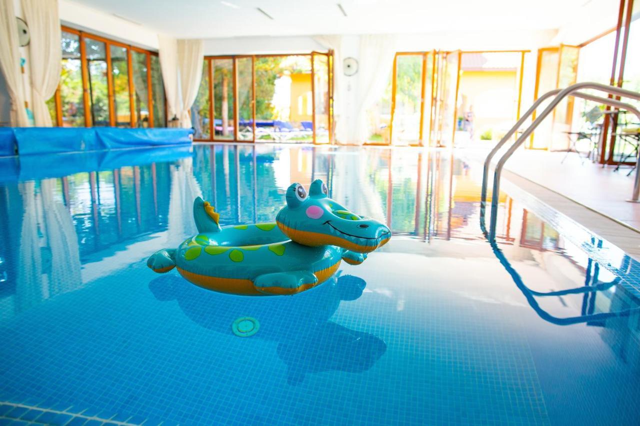 Aparthotel La Conac Arad Esterno foto