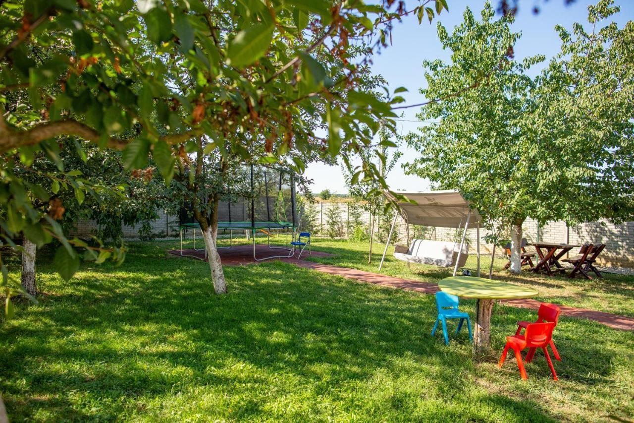Aparthotel La Conac Arad Esterno foto