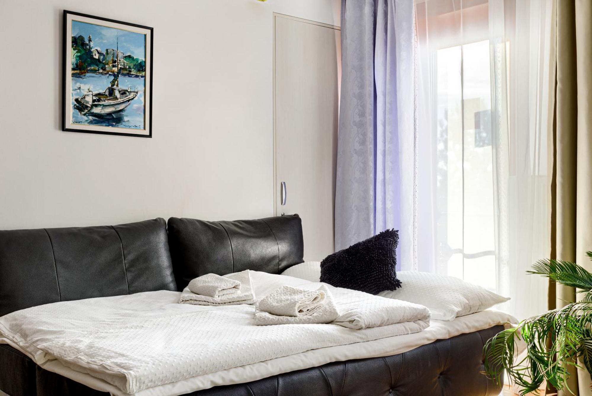 Aparthotel La Conac Arad Esterno foto