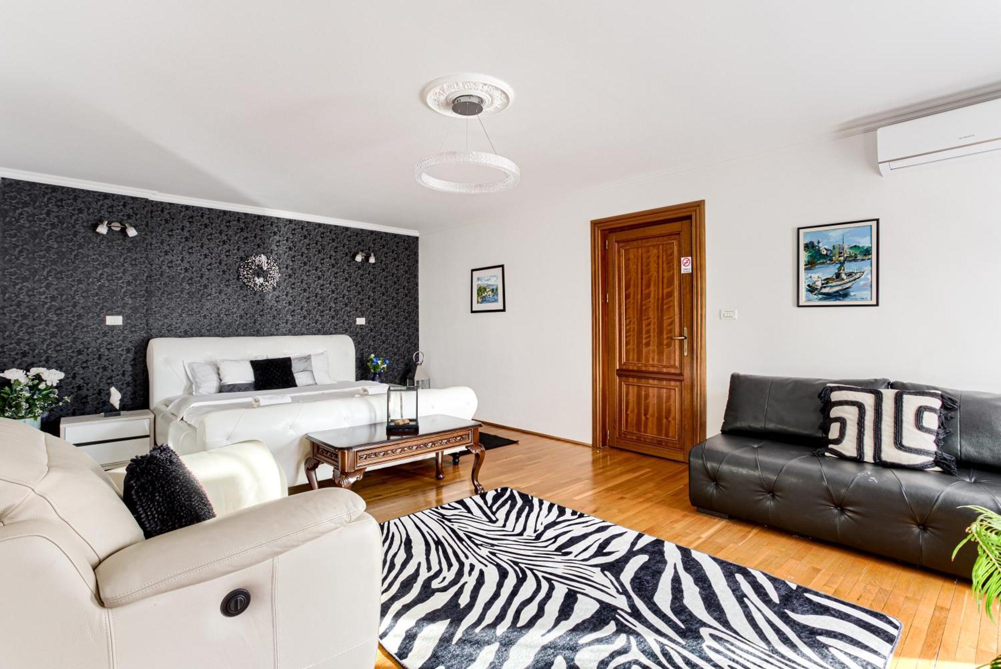 Aparthotel La Conac Arad Esterno foto